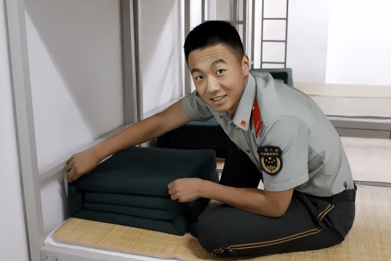 当2年义务兵的大学生，退伍后能拿到多少钱？想参军要知道