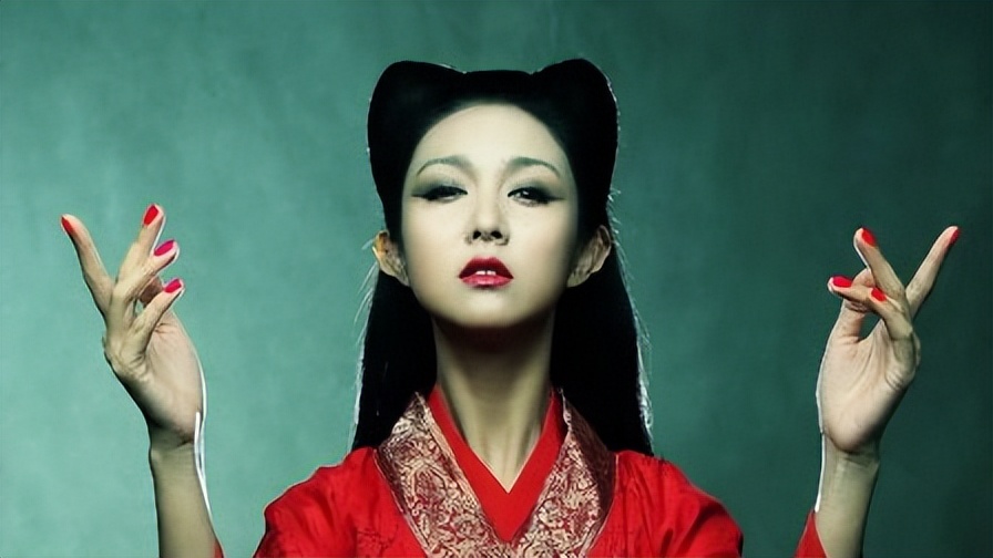 颜值不足脖子凑！这8位女星的天鹅颈太优越，气质一下就出来了