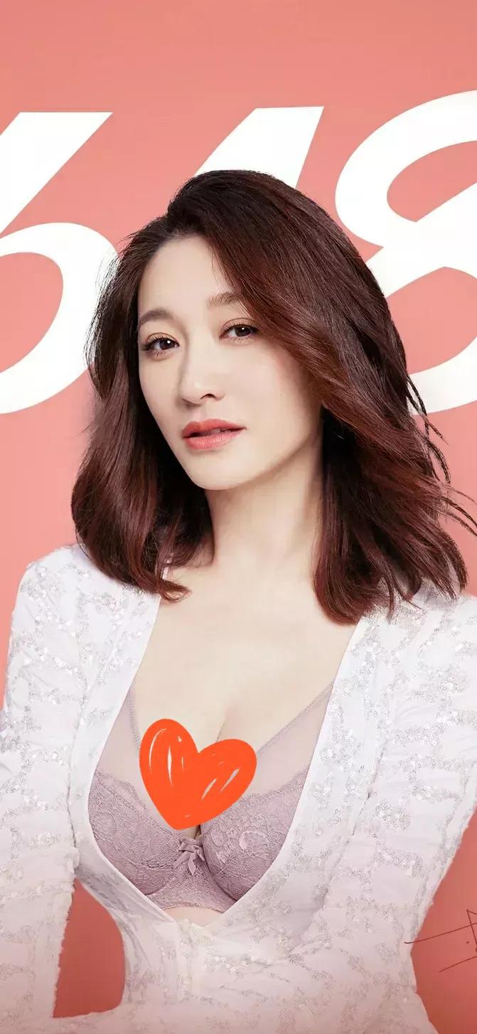 李小冉：明艳动人，气质婉约，魅力十足