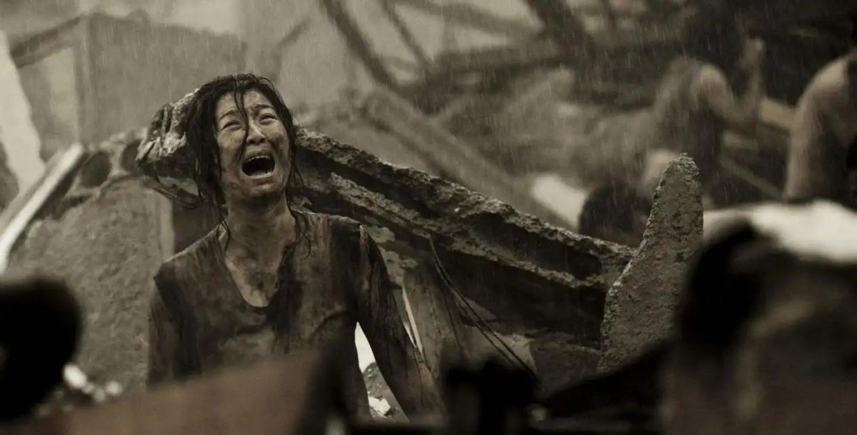 神秘的群演、张子枫的演技、冯导的卑微，成就了这部电影