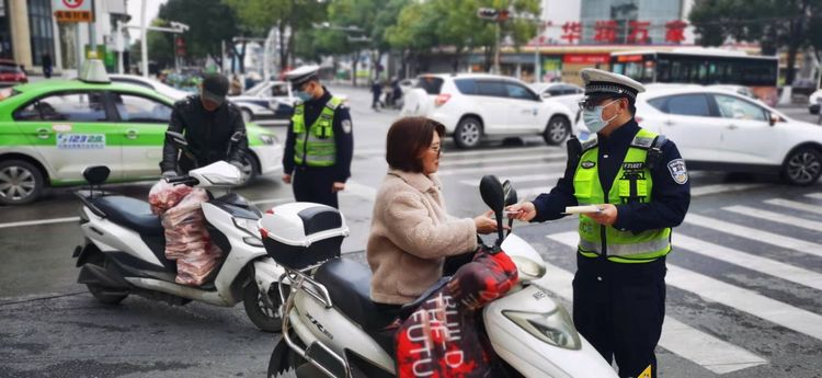 创文进行时｜汉中交警一大队：联合执法吹开“文明花”