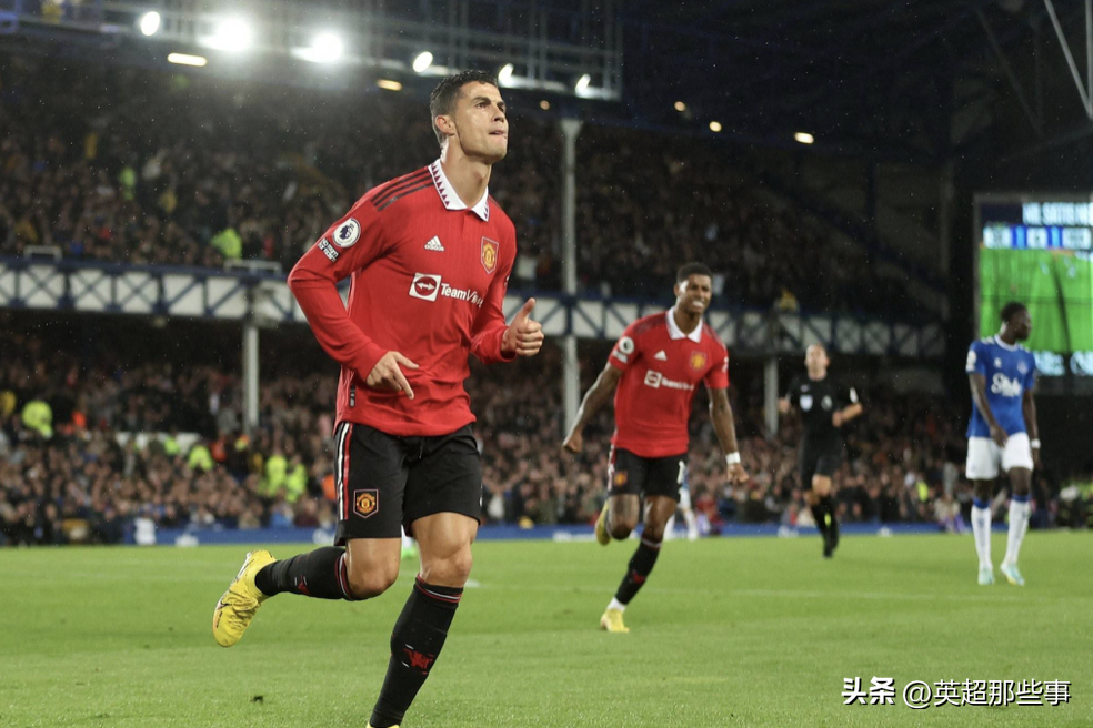 英超积分榜ds(英超最新积分榜:阿森纳克强敌重返榜首,c罗助曼联逆转