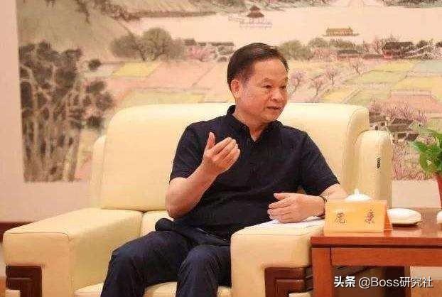 广东佛山十大富豪，共计坐拥7395亿元，杨惠妍身价缩水400亿