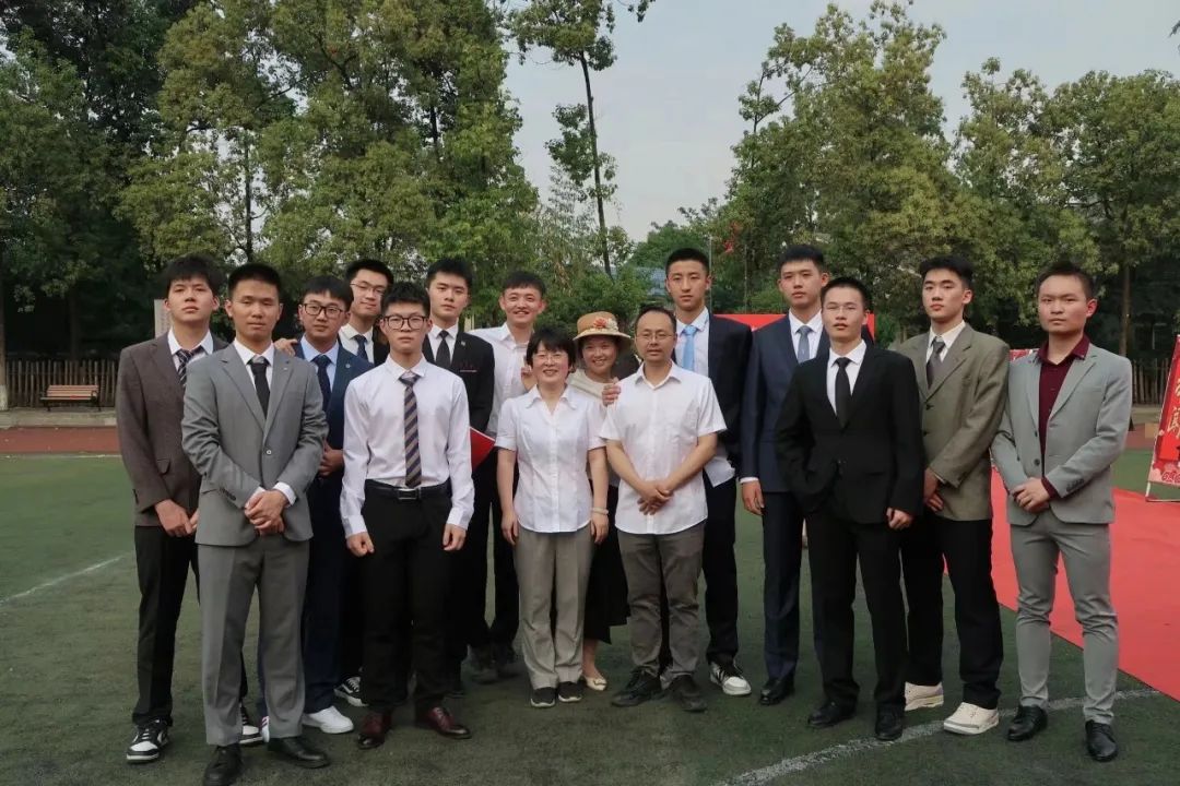 意义非凡！18岁与20岁的青春对话，成都盐外新阶段，学子的新起航