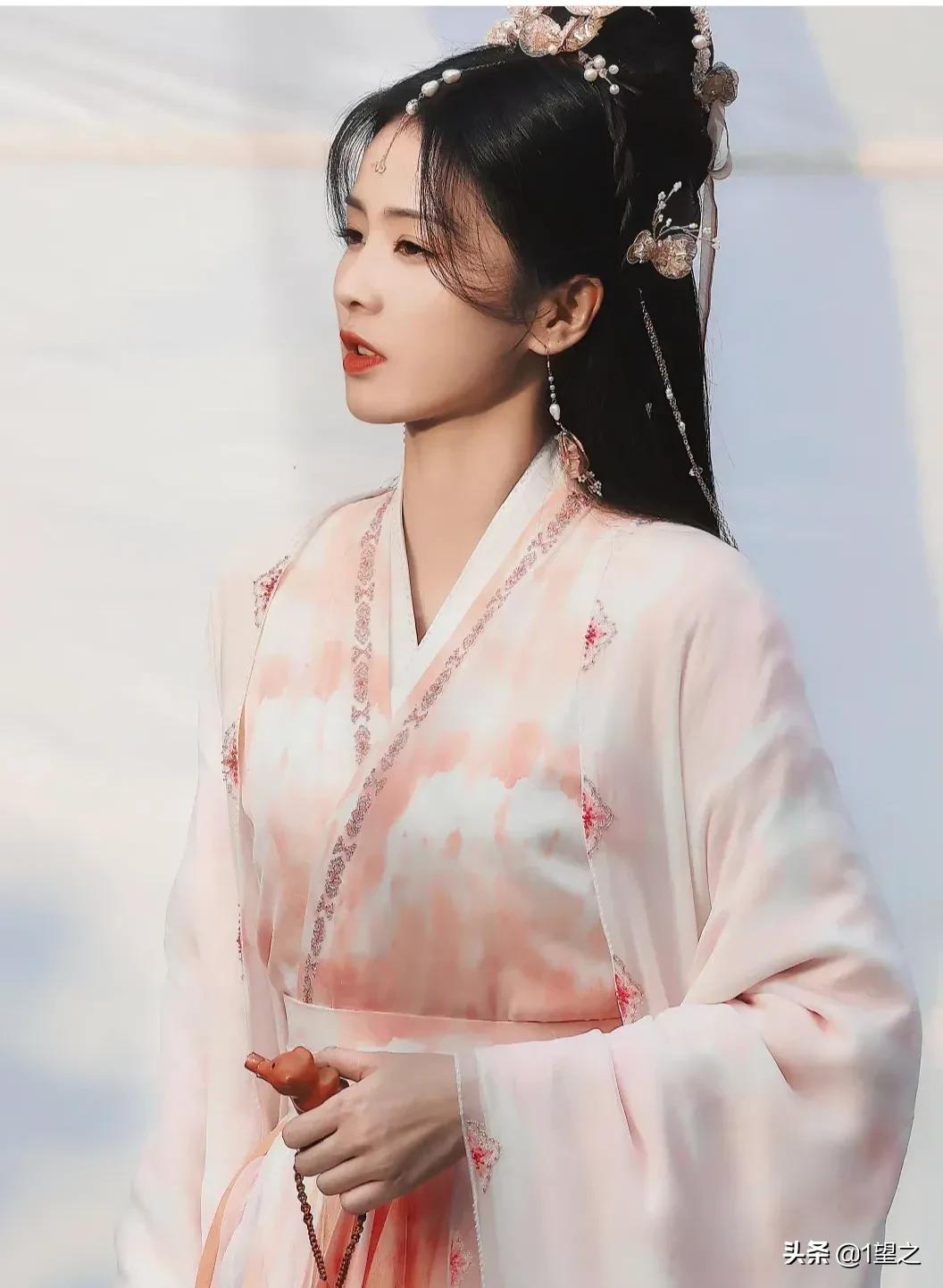 白鹿古装造型，长月烬明