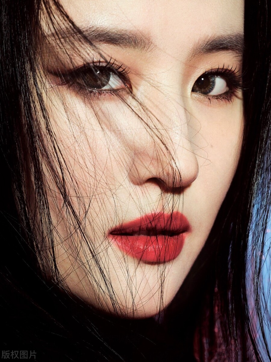 出道即巅峰的10位艺人，有人如今依旧风光，有人却早已经销声匿迹