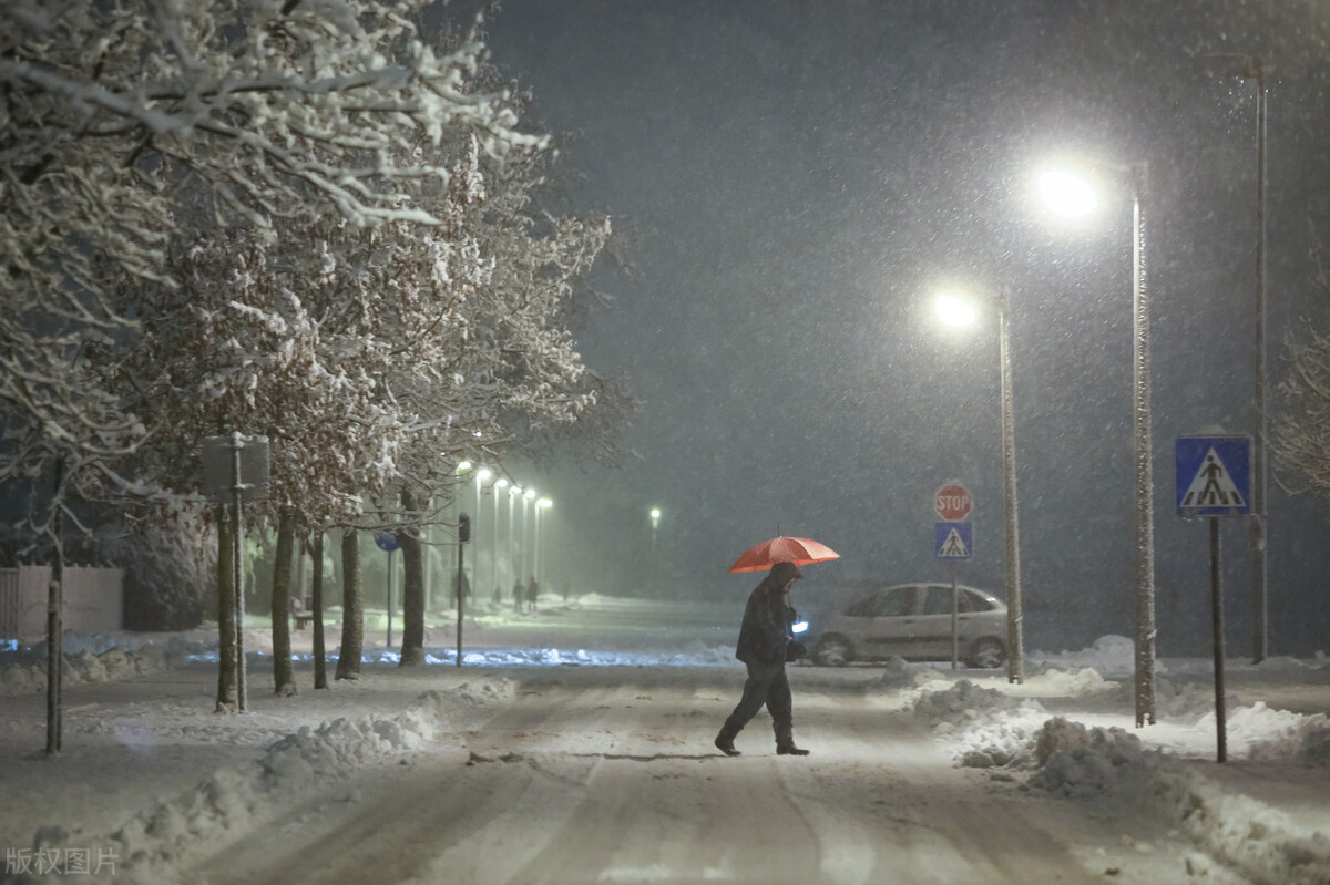 女保洁工裸身醉倒雇主家，被男雇主拖出门外冻死，如何评价本案？