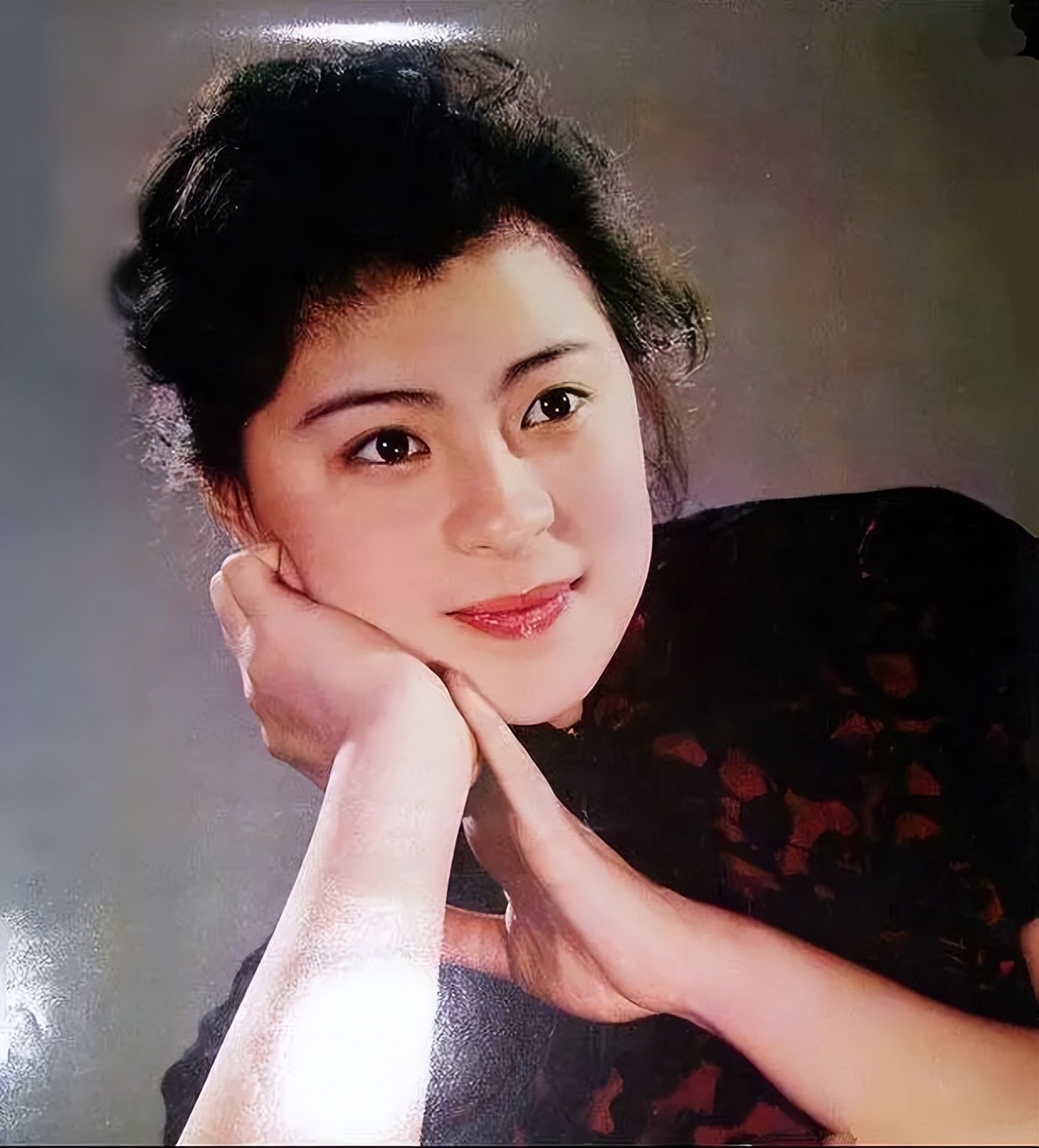 刘佳：演《黑三角》成名，荧屏上的坚强母亲，生活中的贤妻良母
