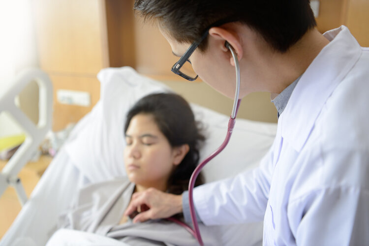 半夜总是突然口干舌燥？不一定是缺水了，或是这5种疾病“预警”