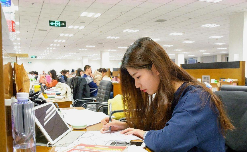 应届大学毕业生注意，3个手续事关未来就业，要提前做好准备