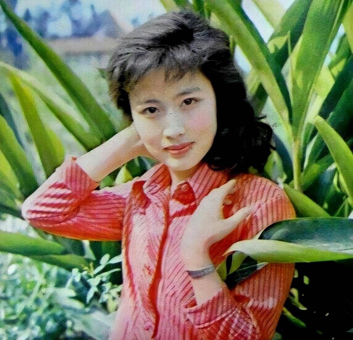 赵娜从小就清秀俊美,明艳不俗,很多人夸赞她是一个当明星的好苗子,她