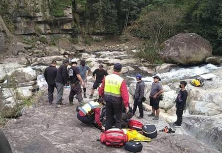 ����ӵ�����㷢�����⣬��λ������Ա׹���������ڷ�����������