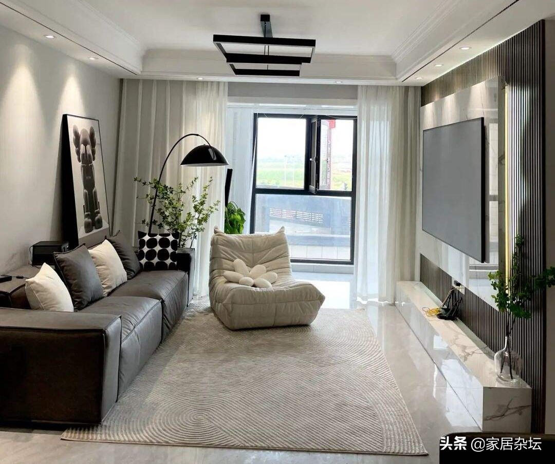黑白灰现代简约风卧室装修效果图，时尚耐看真适合吗？