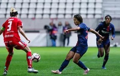 足球鞋买什么鞋钉（别傻傻分不清-买球鞋装备不要买错了）