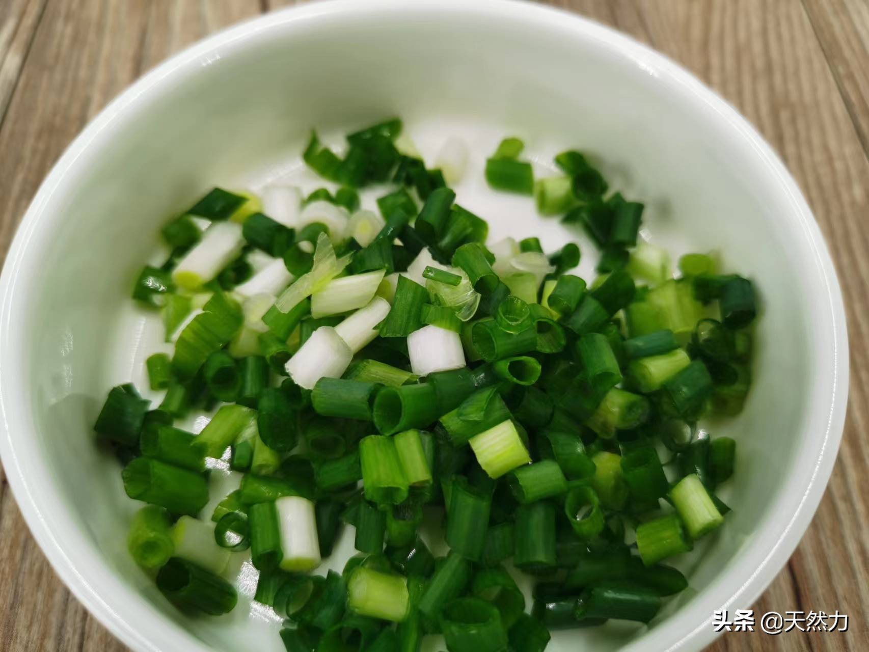 酸菜鱼的正宗做法，鱼肉滑嫩没腥味，酸菜爽口，酸辣麻香真过瘾