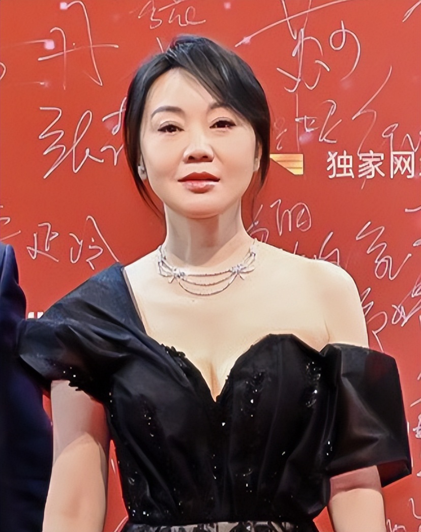 模特名单中国(给“飞天奖”红毯上最惊艳的11位女星排个名：孙俪第10，殷桃第2)