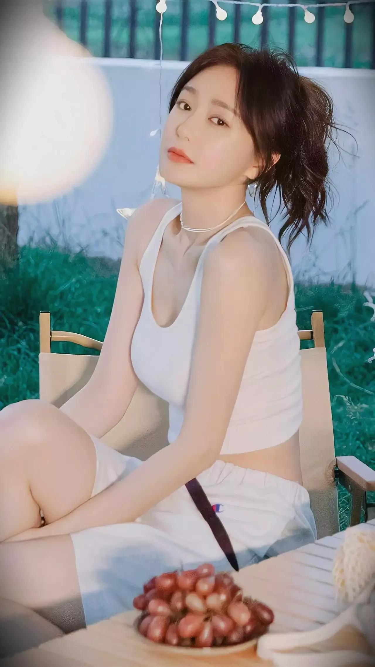 誉为“最会用眼神秒杀观众的女演员”——秦岚