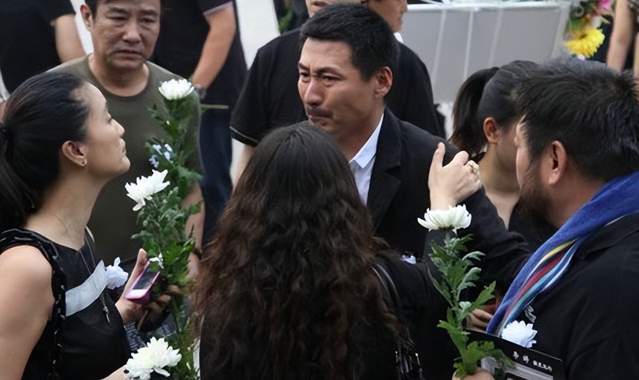 著名演员李婷,去世10年后,前夫带女儿再婚,弟弟的做法让人心寒