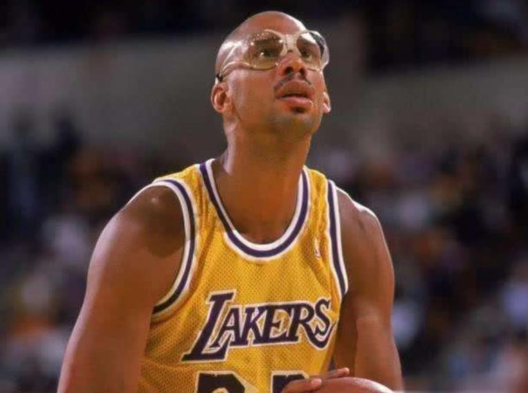 nba有哪些13号巨星（卓尔不凡！盘点NBA最伟大的五个球衣号码：科比的24号无缘入选）