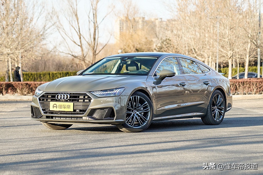 进口奥迪a7进口版本的奥迪a7以其优雅的溜背造型,硬朗的车身线条,赢得