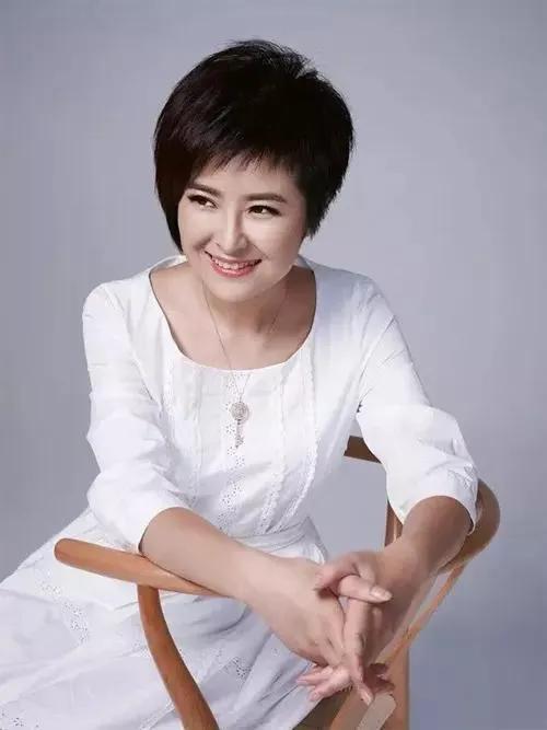 央视主持人张泉灵，10张精美的照片