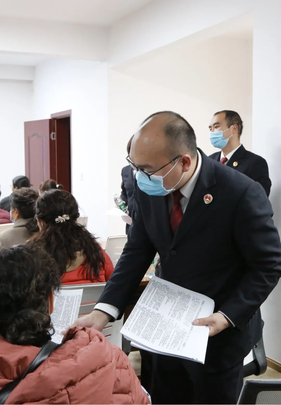 【法治宣传】石棉县人民检察院打出为民办实事三月普法宣传“组合拳”