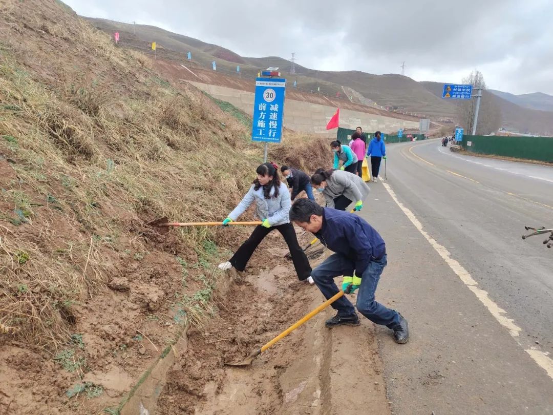 生态筑梦，绿色先行——临潭县开展山水林田湖草沙系统治理和公路沿线环境整治活动