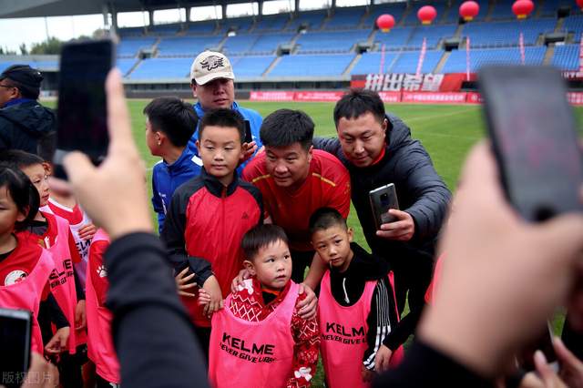 02世界杯中国巴西3分钟5球(国足巅峰：04年本土亚洲杯亚军队成员现状)