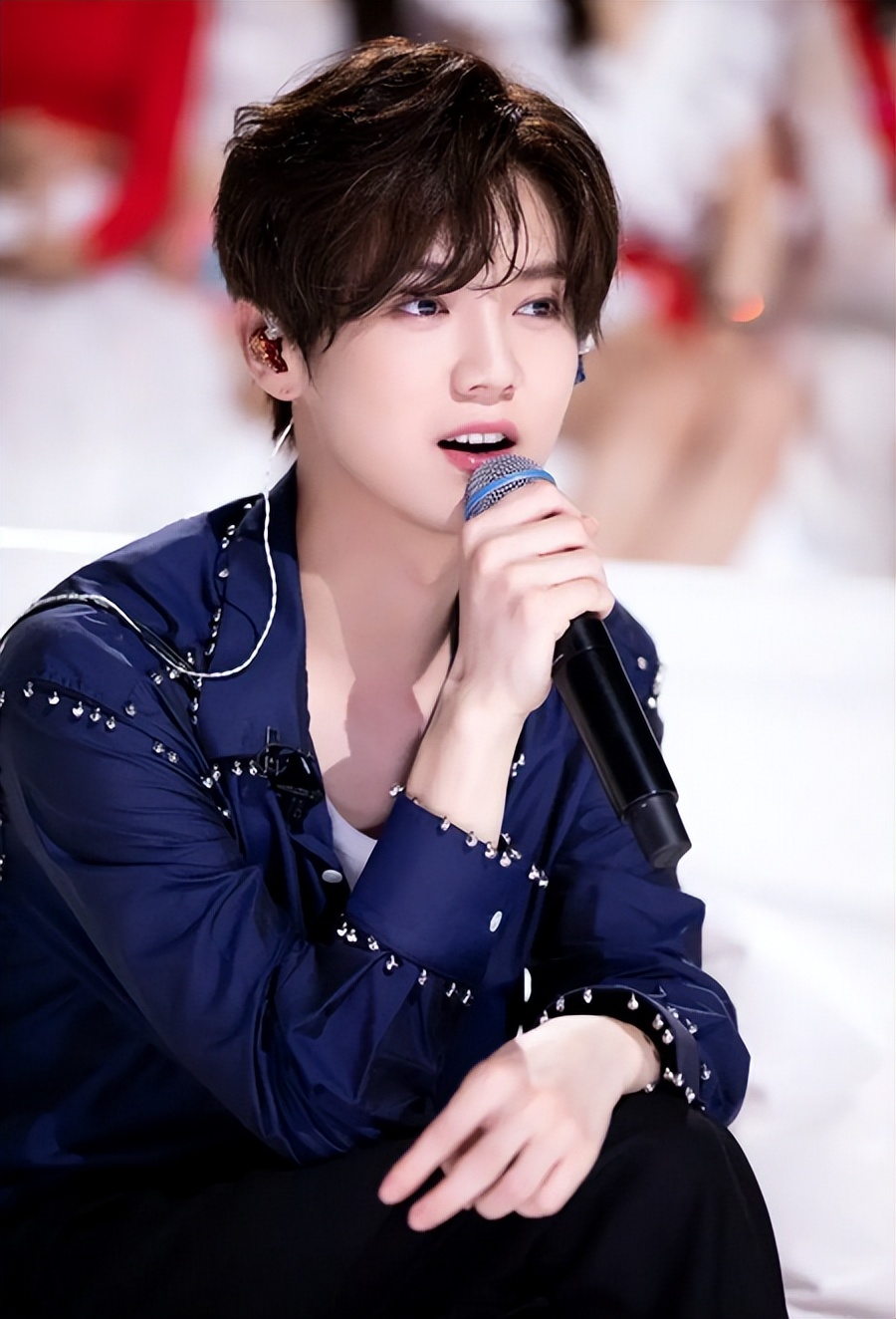 归国四子,有人锒铛入狱有人被拖后腿,现在才看到鹿晗的"精明"