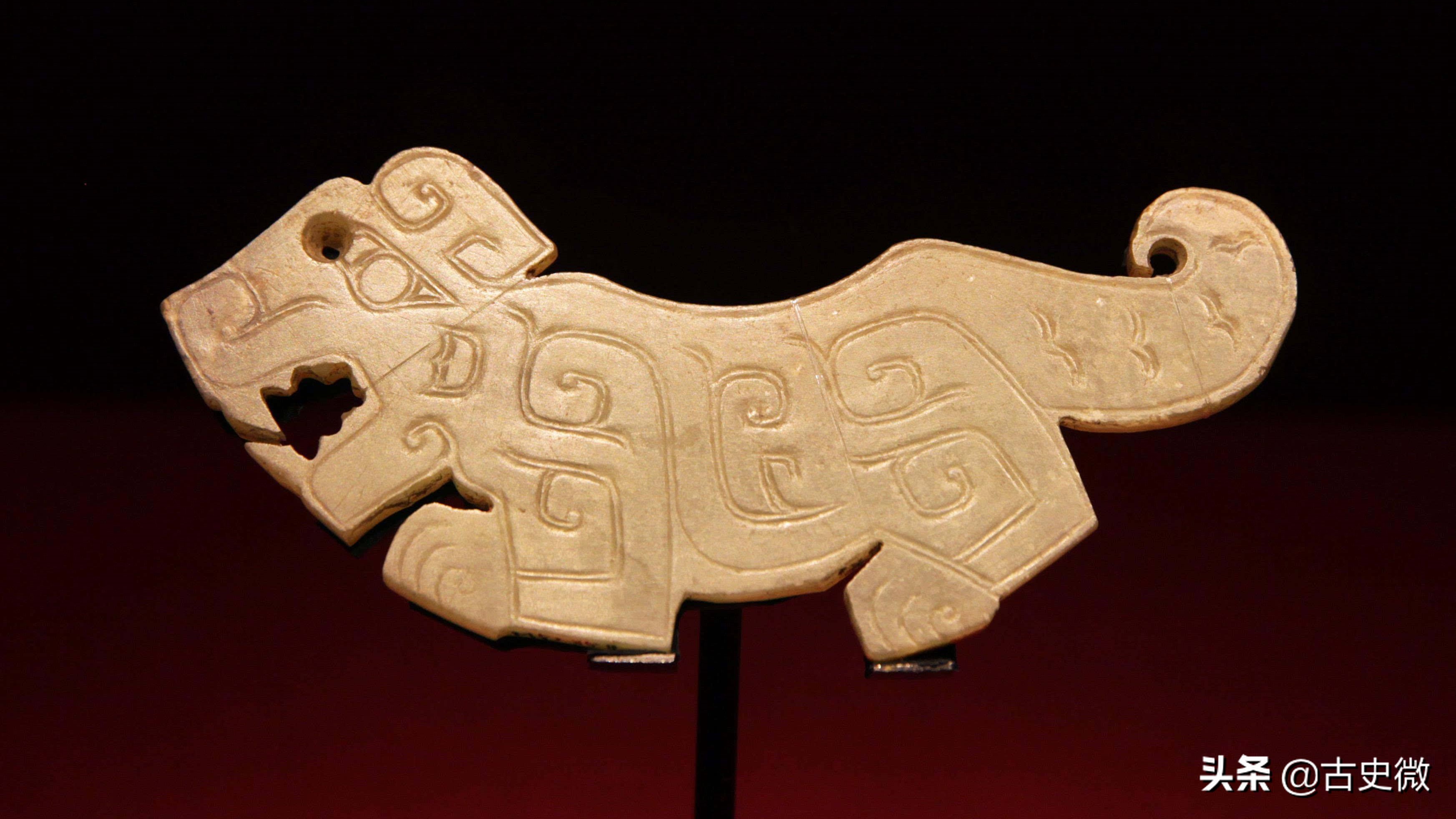 侵删)殷墟妇好墓出土的玉虎在殷墟出土的铜器,玉器中,虎文化最为鲜明