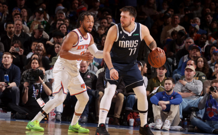 10月16勇士vs开拓者直播（维金斯36+5，库里30+10！但今天最佳球员是开拓者西蒙斯，砍45分）-趣拿体育