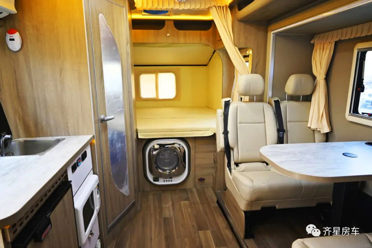 空间优化格局新导向！齐星依维柯额头升顶三拓展房车