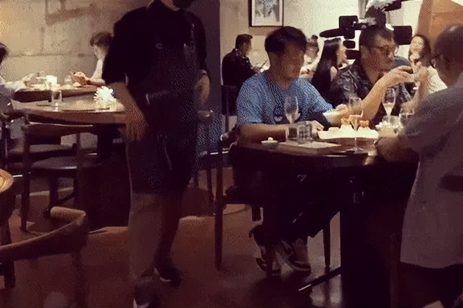 大S陪老公具俊晔刺青，男方将“熙媛”刻在手臂，脖子纹甜蜜情话