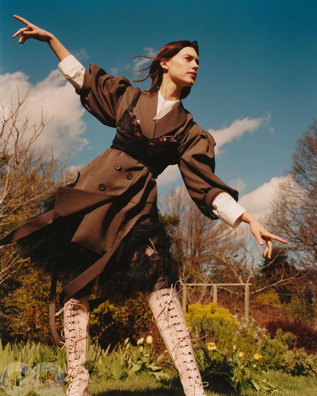 养眼！女神们的杂志大片