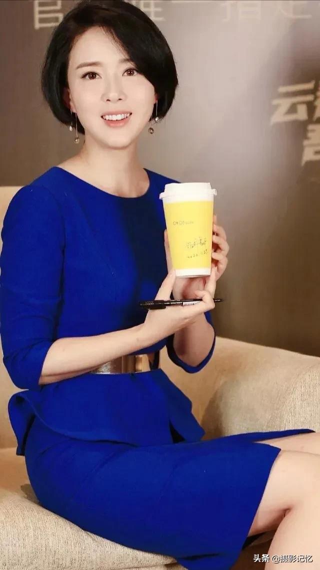 颜丹晨：品貌端庄