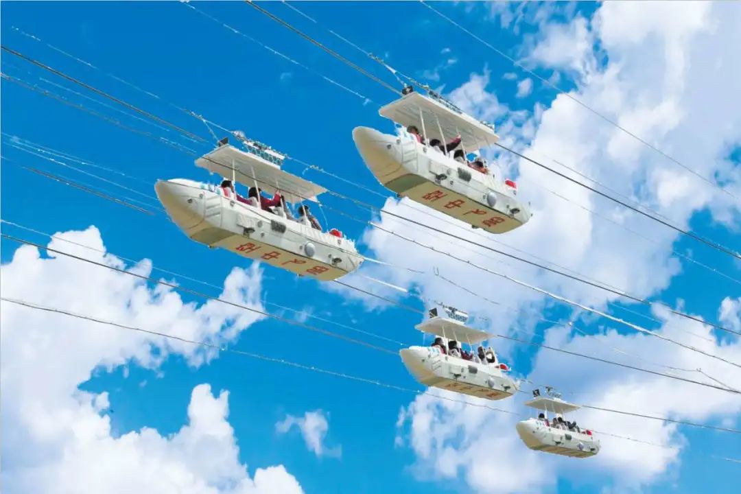 悬崖玻璃滑梯,七彩旱滑,空中飞船,欣欣乐园,步步惊心桥,景区内六大