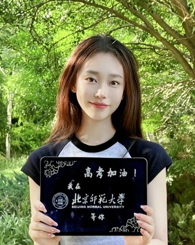 学生美女图片(多位高校美女大学生为高考生加油) - 赤虎壹号