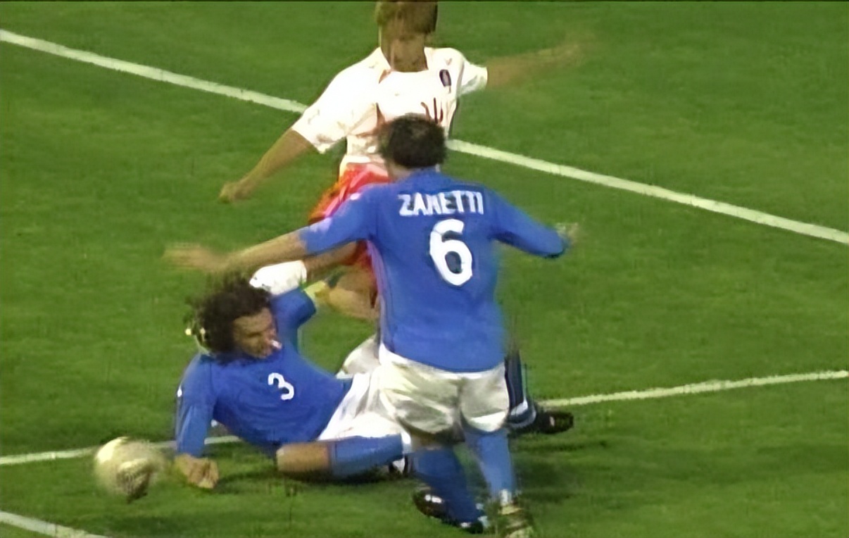 韩国是如何打进世界杯（脸都不要了！回顾世界杯黑历史，靠黑哨晋级的韩国队）