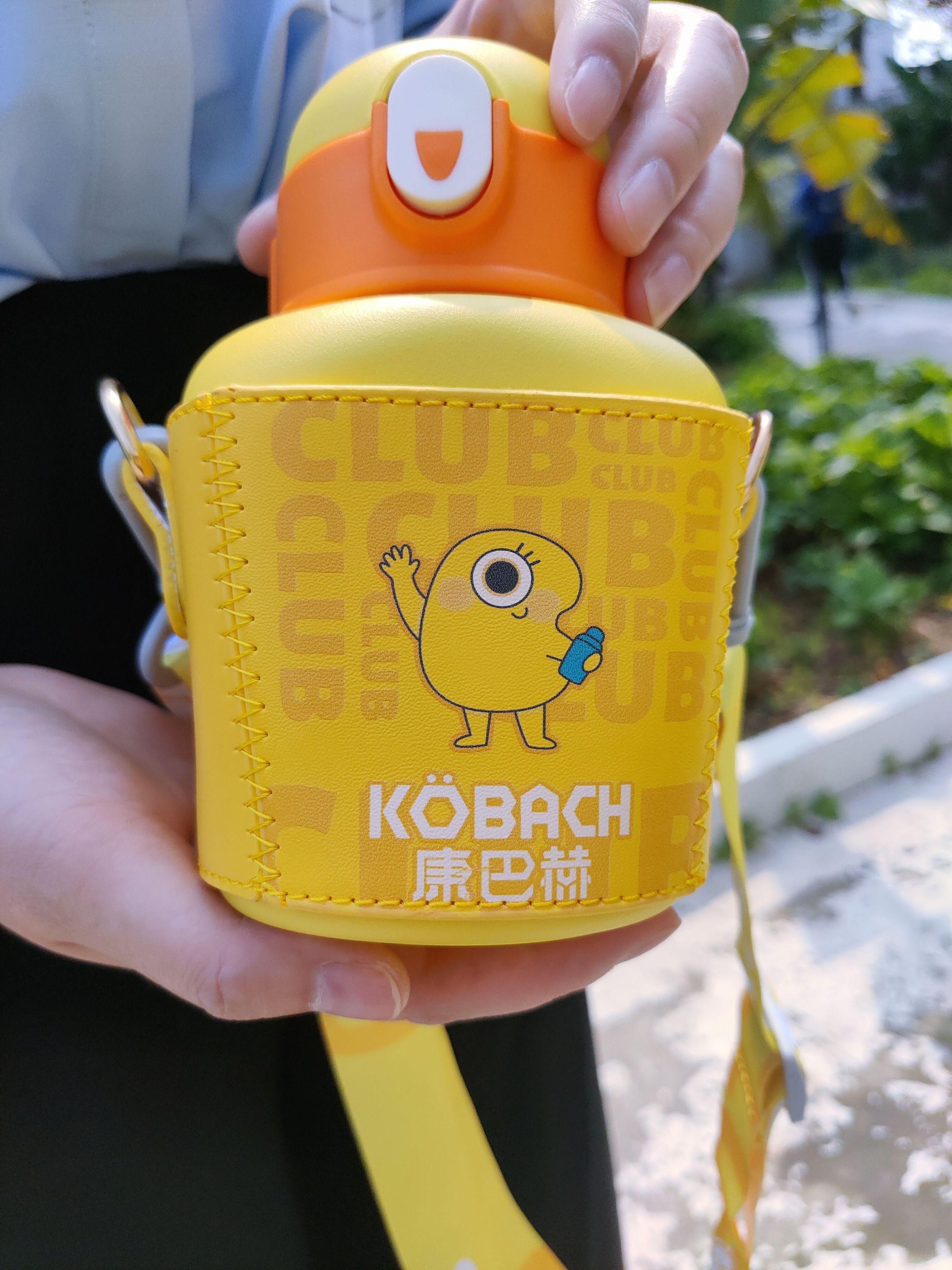 康巴赫儿童保温水杯：让喝水变的时尚可爱