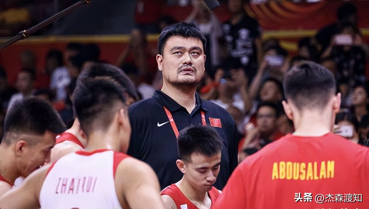 为什么姚明能在nba混（姚明连任原因曝光！5年内帮CBA赚了13亿，已开始着手归化球员）