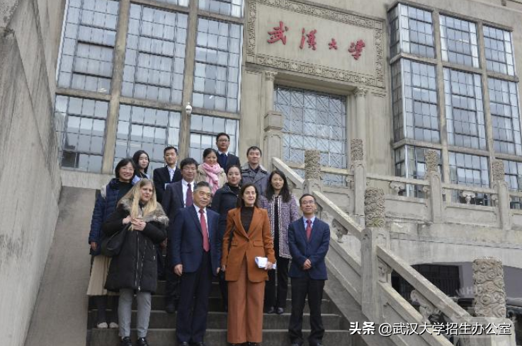 一年以来，美国、加拿大、巴基斯坦等外交官，纷纷来到武汉，都去了同一所大学！