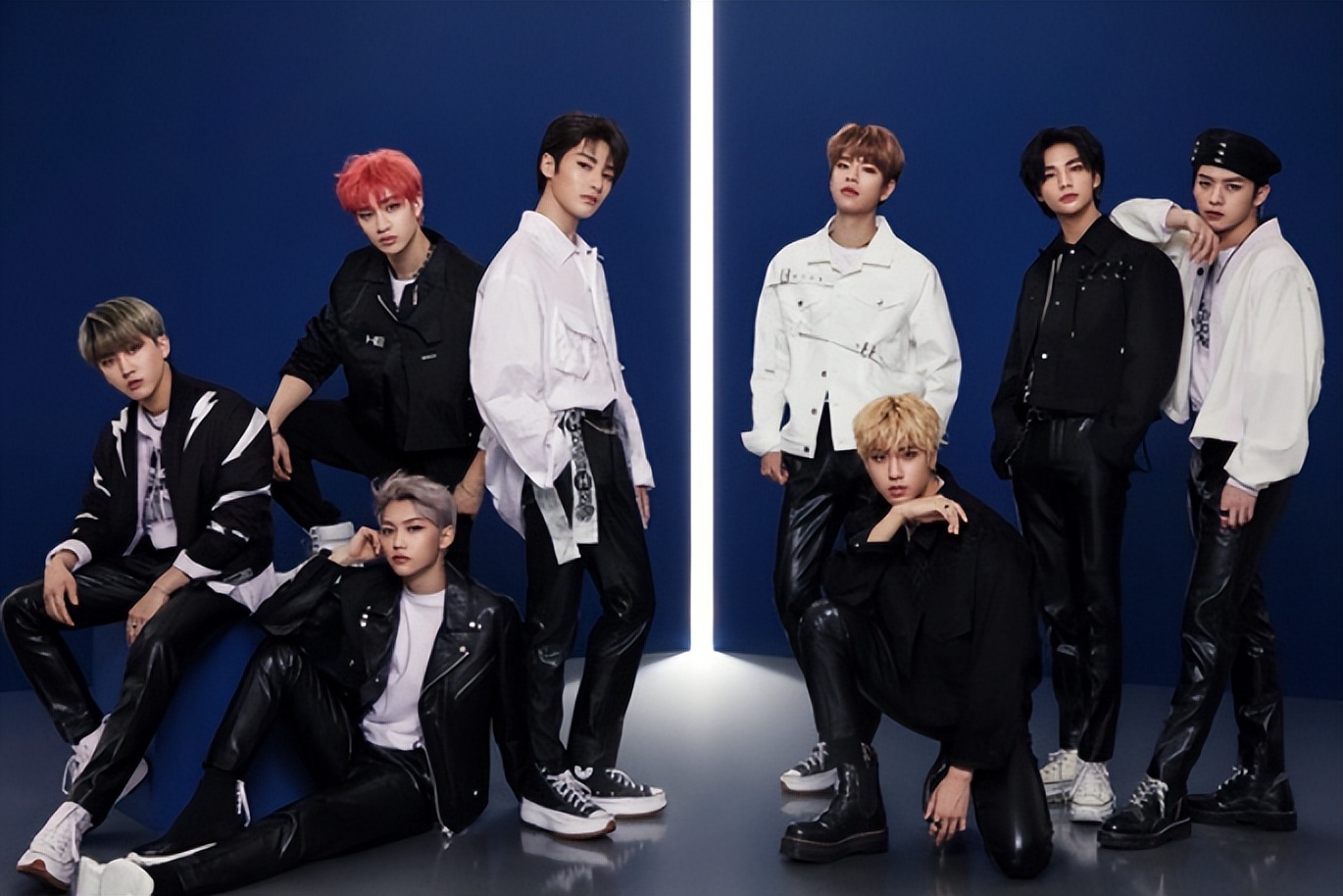 韩国男子歌曲(韩国男子演唱组合stray kids为什么叫"迷"?