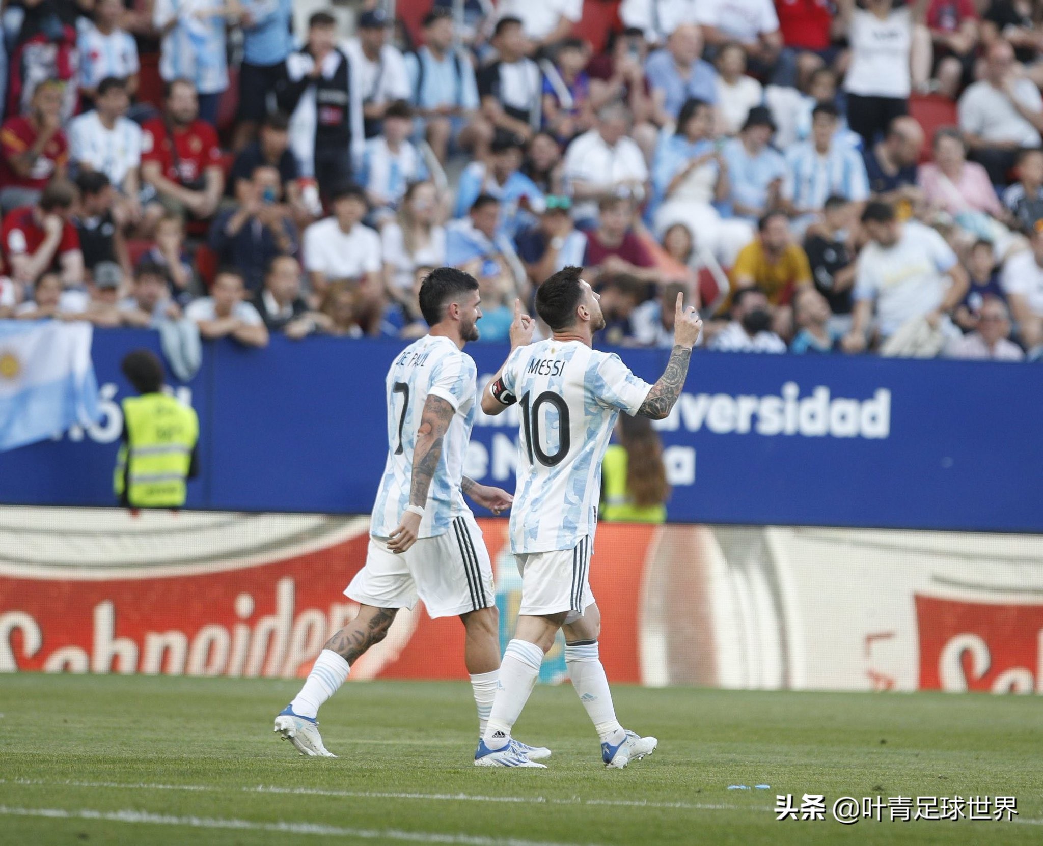 梅西上演帽子戏法的球队（3次打死角，第56帽！梅西笑开了花：767球，一夜超越贝利）