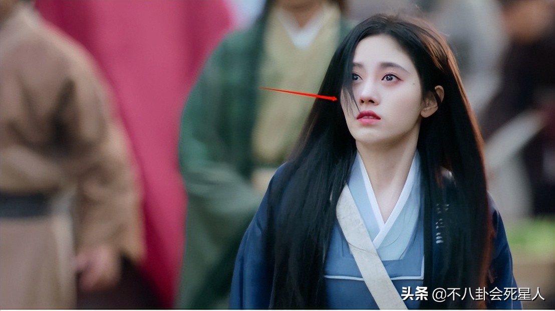 娱乐圈“一眼美人”太多了，全靠妆容造型加持，样貌缺点很明显