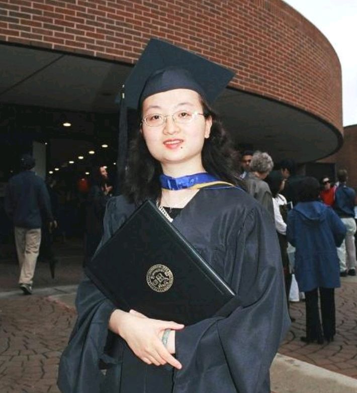 周婷婷：首位少年聋人女大学生，获得许多荣誉后，却定居美国