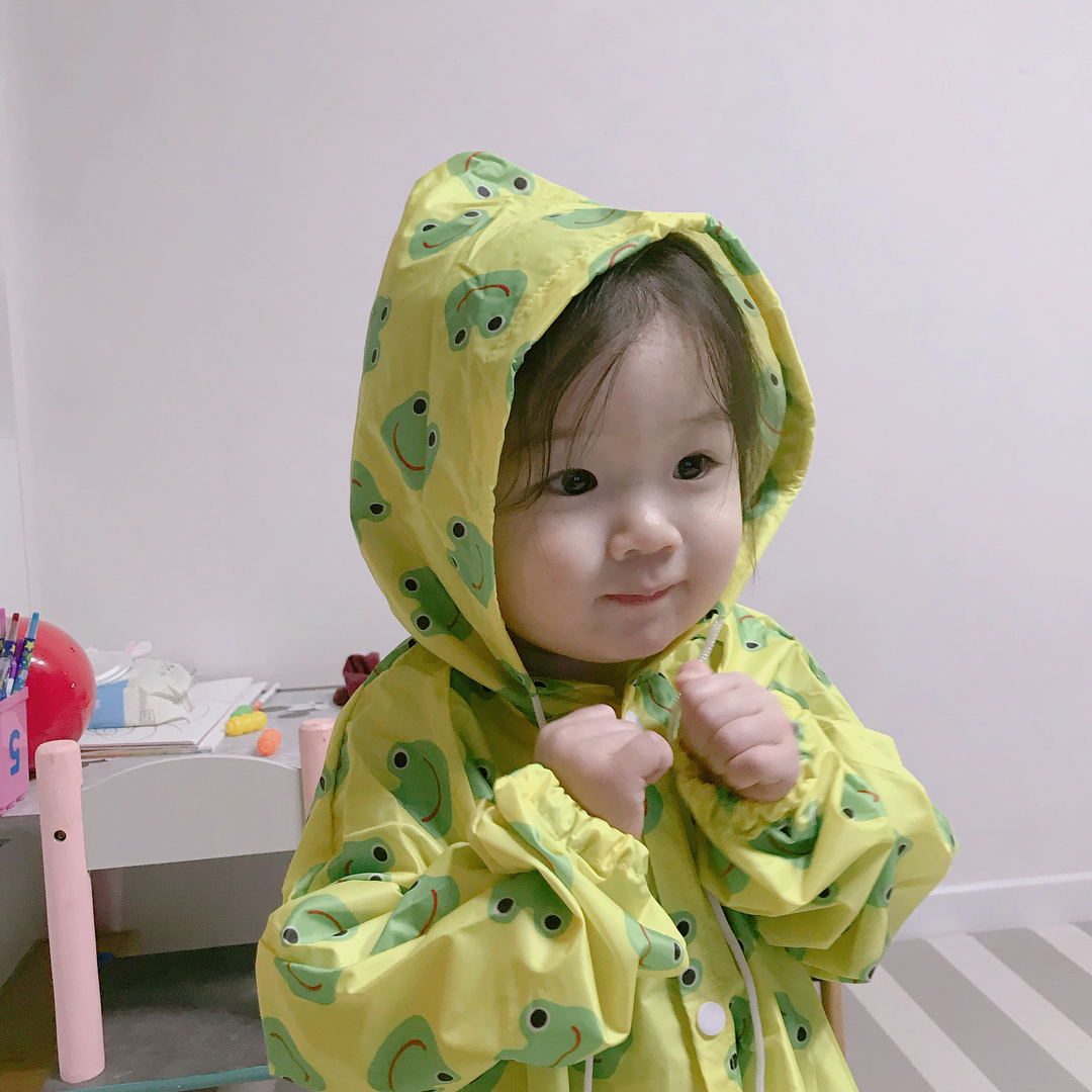火遍全网的表情包小女孩!凭可爱萌翻所有人:骗我生女儿