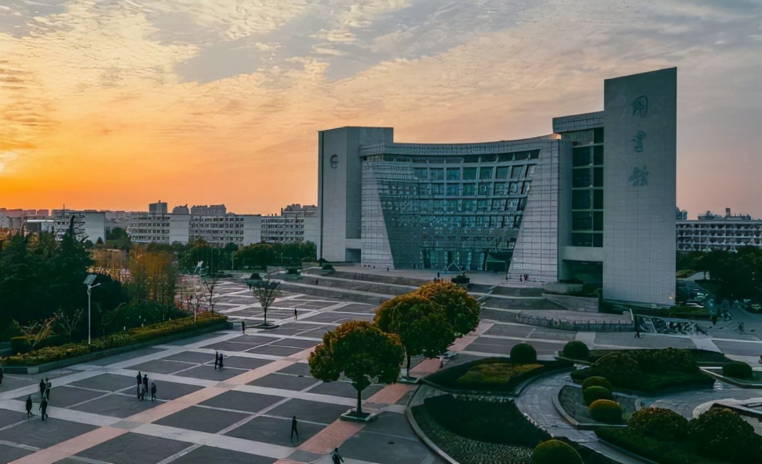 我国“就业率”较高的五所高校，清北不在列，学生刚毕业就有签约