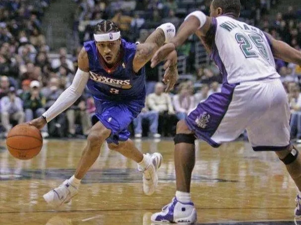 篮球多少步算走步（什么是篮球走步，这里有详解）