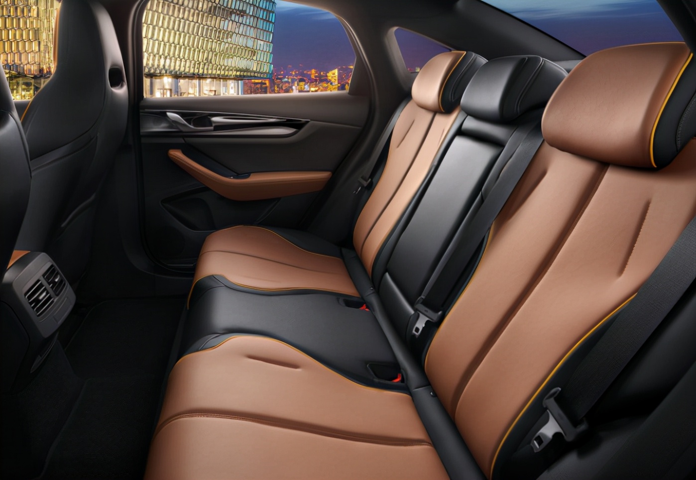 最新“轿车榜单”敲定，轩逸称王，朗逸称老二，宏光MINI成黑马