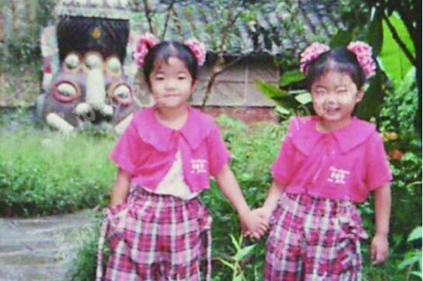 雇主跑路，拿不到工钱的保姆无私抚养两弃女，将她们培养成大学生